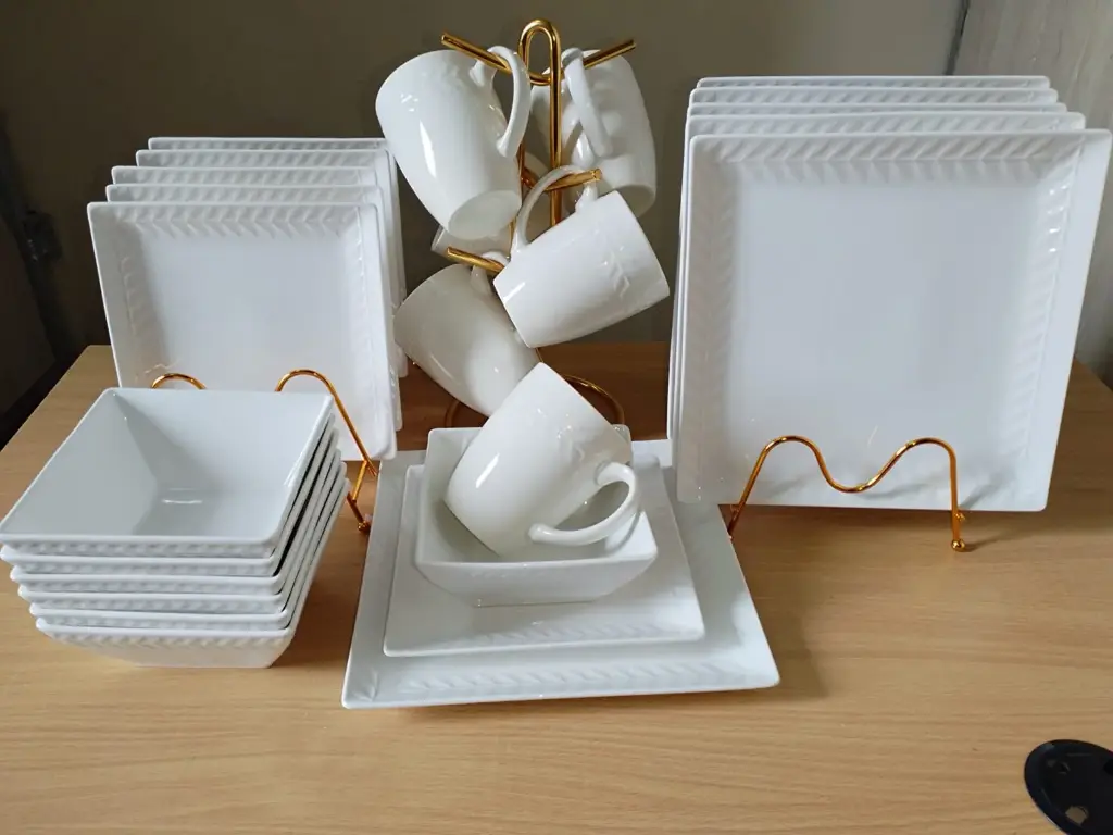 DINNER SET